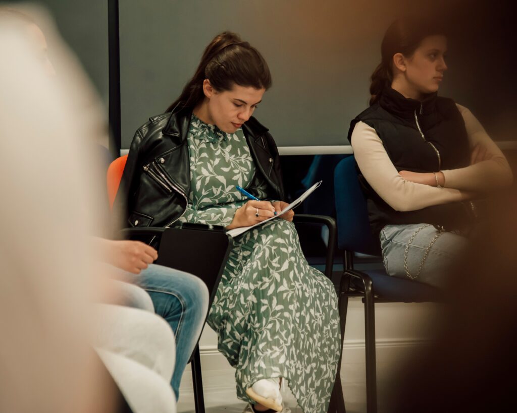 VESNA© vs Accenture: Two Models of Commercial Transformation